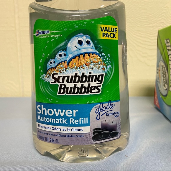 Scrubbing Bubbles Automatic Shower Cleaner + Extra 34oz Bottle of Solution - Picture 5 of 6